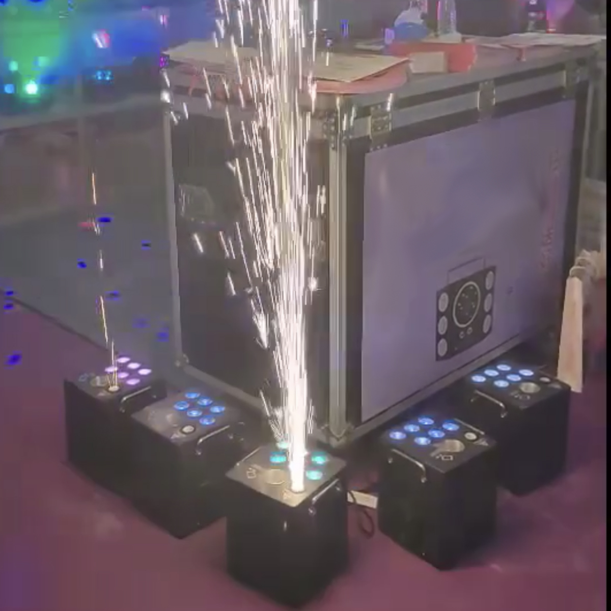 Outdoor Lighting Event - 600W LED-Kaltfunkeneffektmaschine mit RGB-Licht, DMX-gesteuerte elektronische